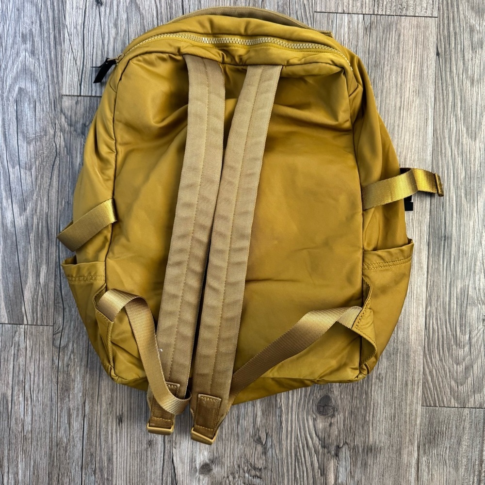 Lululemon Athletica Crew Backpack 22L Burnt Camel - Picture 5 of 8